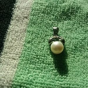 Pearl pendant
